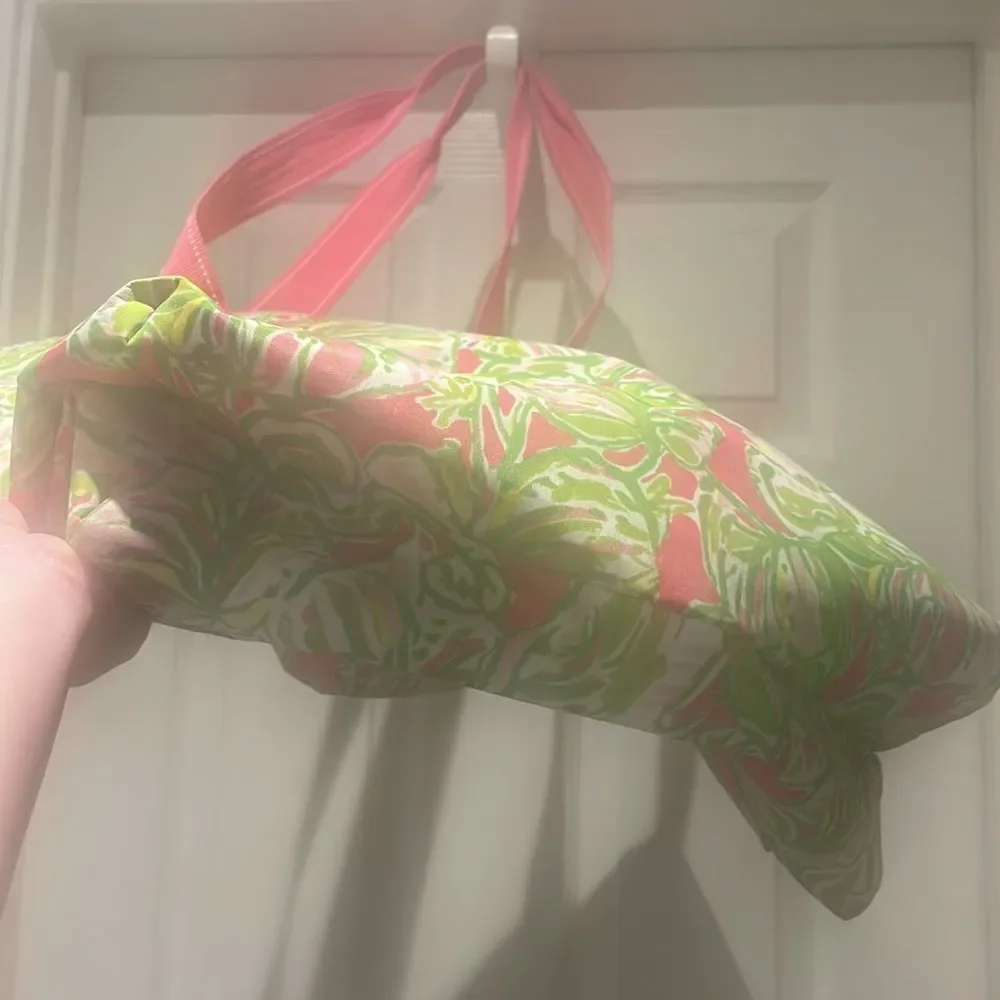 Lilly Pulitzer beach bag cooler with handles tropical print lime green and pink